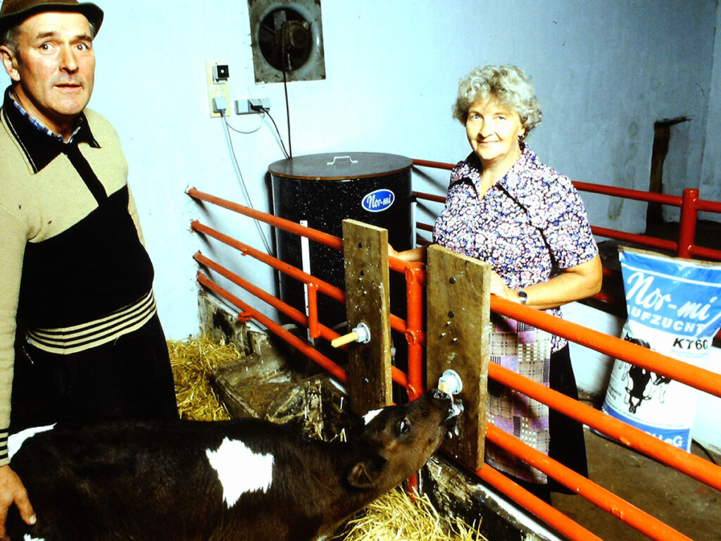 Im Kälberstall ca. 1985 mit Nor-mi KT60