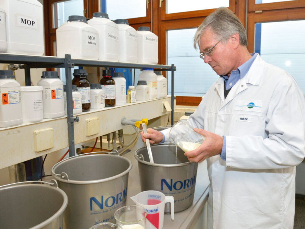 Qualitätskontrolle bei NORMI, ca. 2012