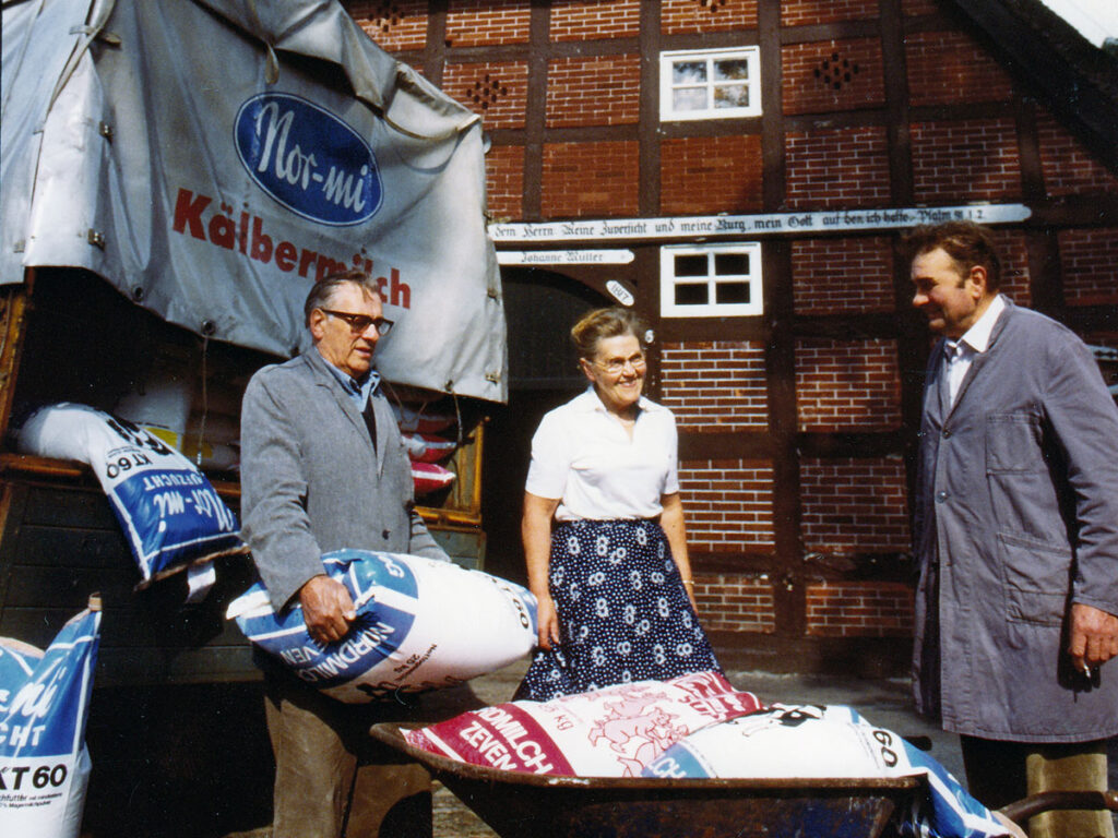 Anlieferung von NORMI Milchaustauschern bei Kunden 1965