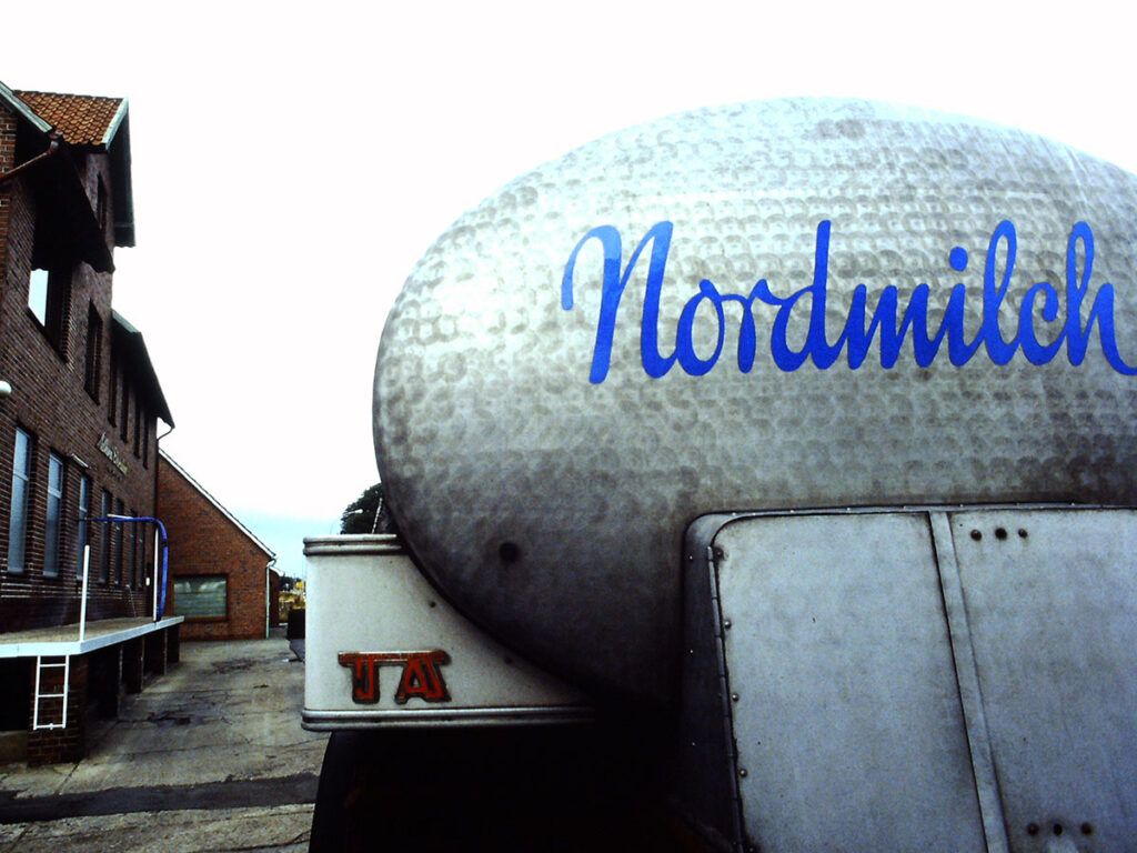 Milch-Tanklastwagen der Nordmilch, ca. 1988